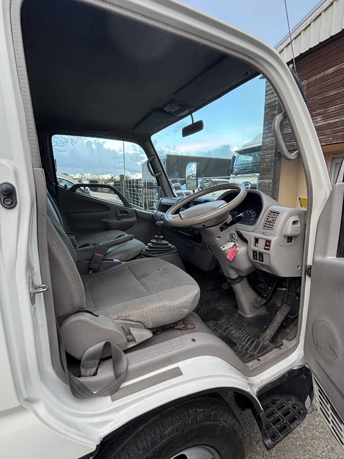 TRUCK FOR SALE - 1999 TOYOTA DYNA