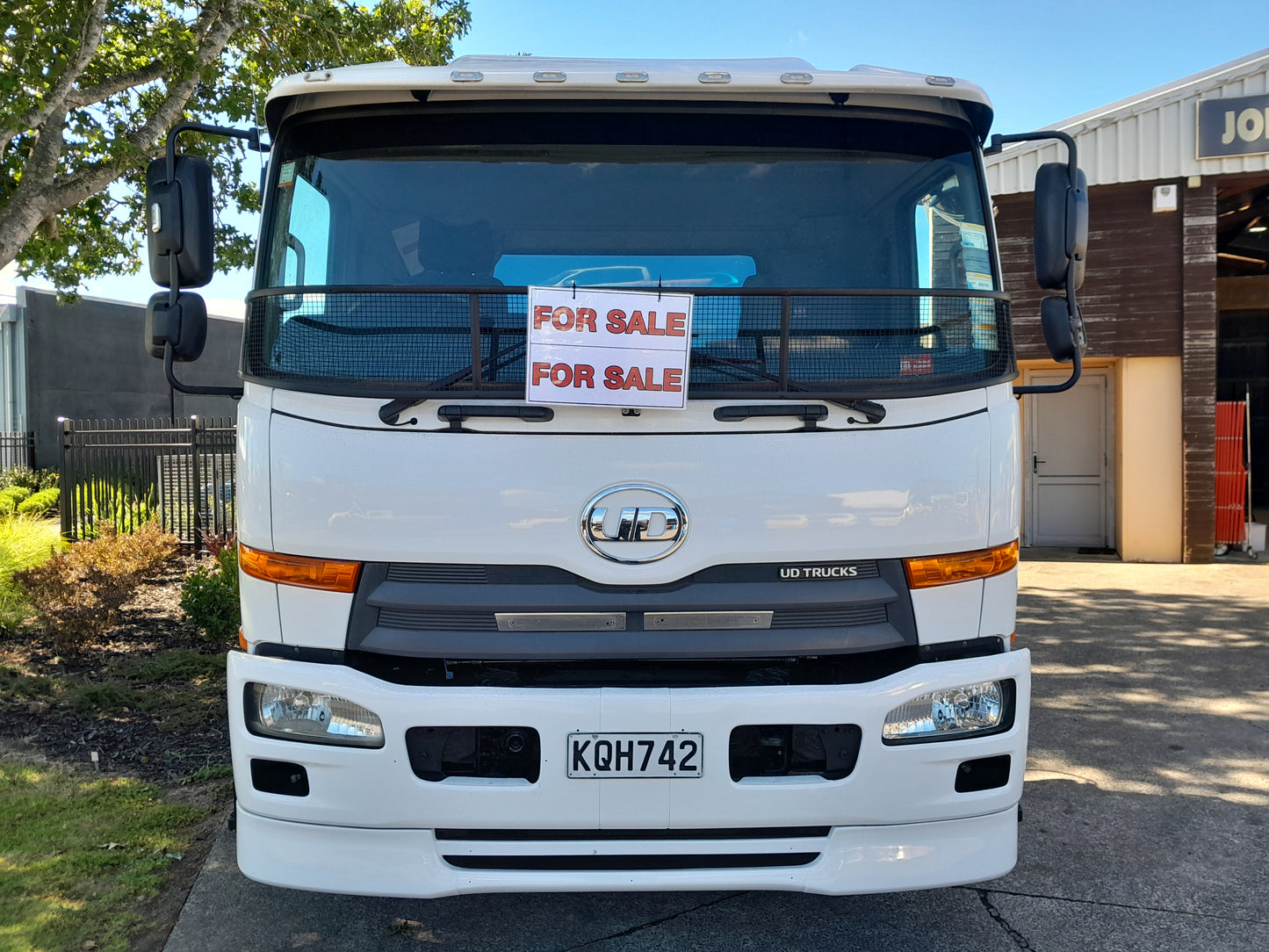 TRUCK FOR SALE - 2017 NISSAN UD WHITE