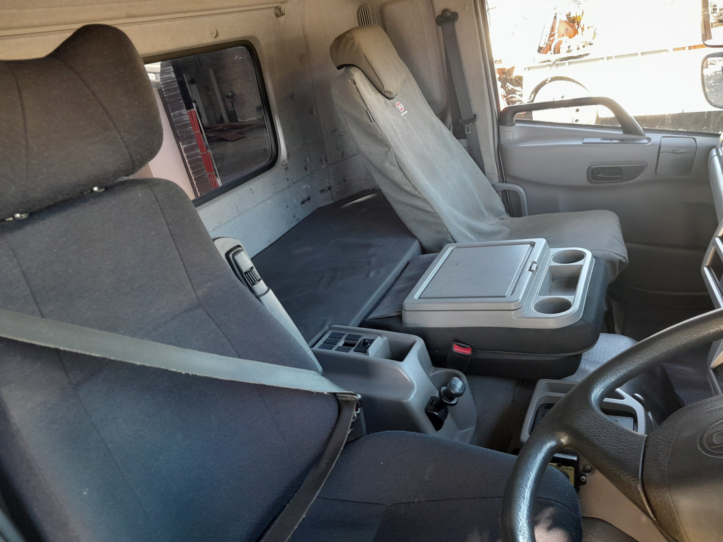 TRUCK FOR SALE - 2017 NISSAN UD WHITE