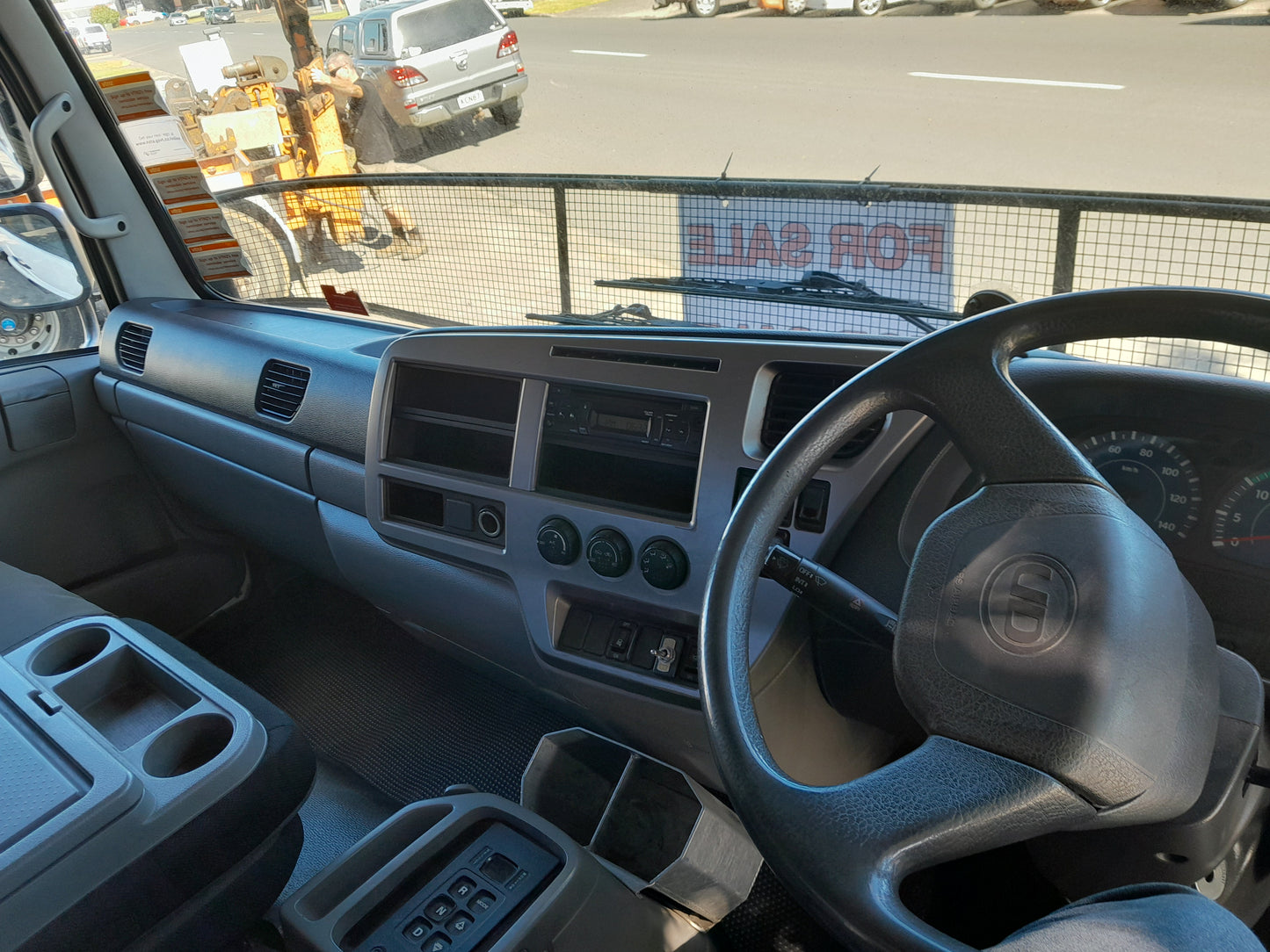 TRUCK FOR SALE - 2017 NISSAN UD WHITE