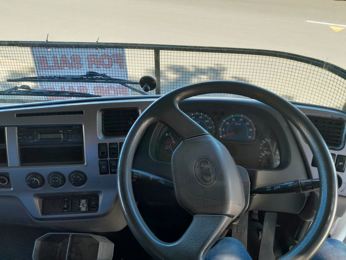 TRUCK FOR SALE - 2017 NISSAN UD WHITE