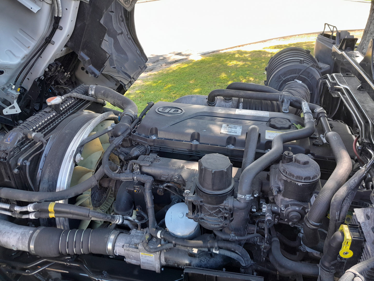 TRUCK FOR SALE - 2017 NISSAN UD WHITE