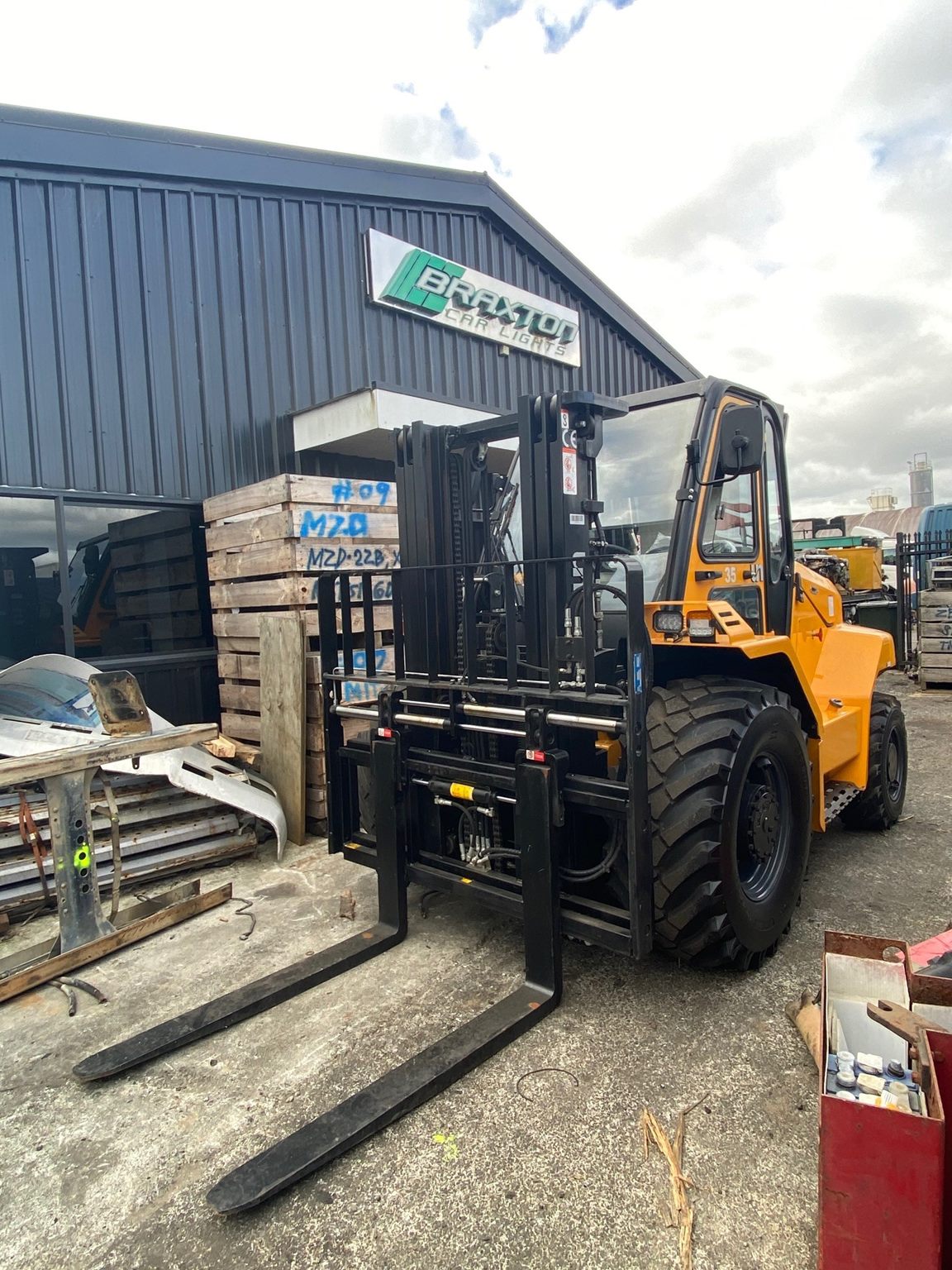 TRUCK FOR SALE - 4WD 3.5 Ton Rough Terrain Forklift
