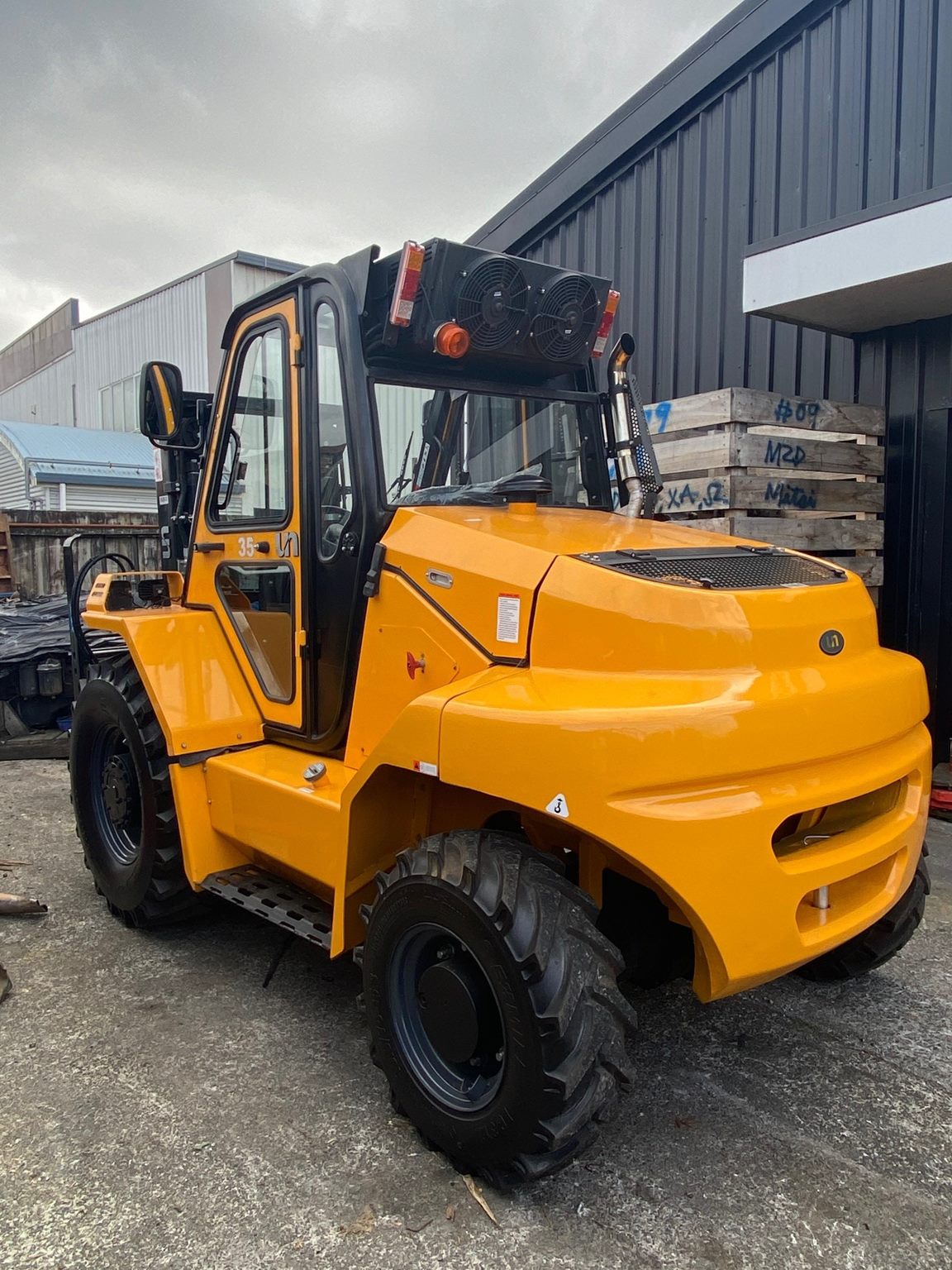 TRUCK FOR SALE - 4WD 3.5 Ton Rough Terrain Forklift