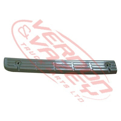1688590-32 - FRONT BUMPER STEP - R/H - NISSAN QUON 2006-