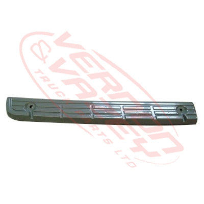 1688590-32S - FRONT BUMPER STEP - R/H - NISSAN QUON 2006- GENUINE RECYCLED