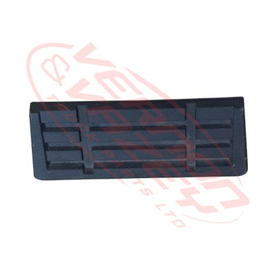 1688590-85S - FRONT BUMPER GRILLE - LOWER STEP PADS - L=R - NISSAN QUON 2017- GENUINE RECYCLED