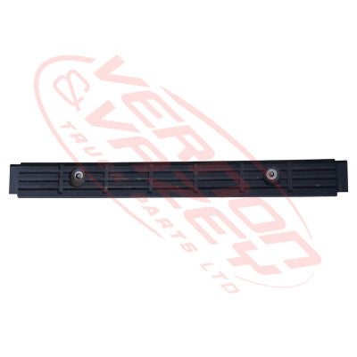 1688590-86S - FRONT BUMPER STEP - CENTRE - NISSAN QUON 2017- GENUINE RECYCLED