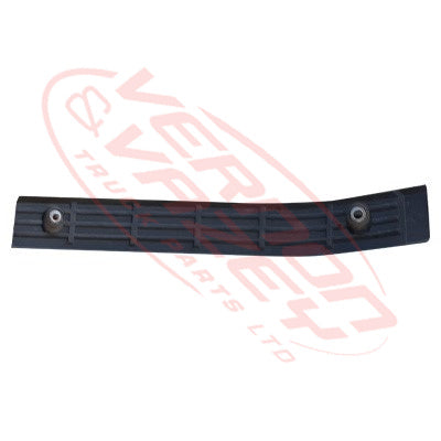 1688590-88S - FRONT BUMPER STEP - R/H - NISSAN QUON 2017- GENUINE RECYCLED
