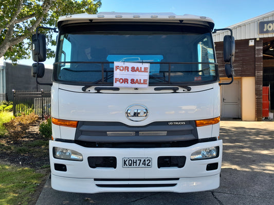 TRUCK FOR SALE - 2017 NISSAN UD WHITE