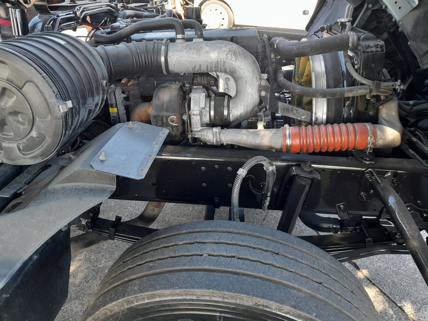 TRUCK FOR SALE - 2017 NISSAN UD WHITE