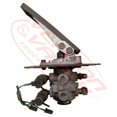 3091065-10S - TREADLE VALVE WITH PEDAL - ISUZU FRR/FSR/FTR 1996- GENUINE RECYCLED