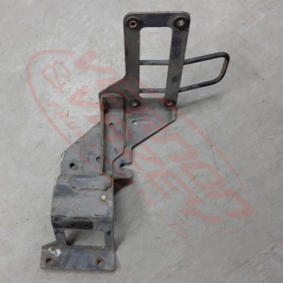 3097252-12S - MUDGUARD BRACKET - R/H - FRONT - W/CAB - ISUZU NKR/NPR 2009- GENUINE RECYCLED