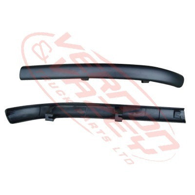 3787094-91 - HEADLAMP - MOULDING - L/H - LOWER - MITSUBISHI FM615/FK516 1994-