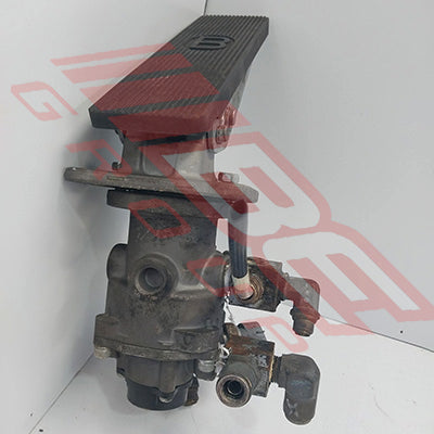 3788165-10S - TREADLE VALVE WITH PEDAL - MITSUBISHI FP50/FV50/HD EURO V 2008- GENUINE RECYCLED