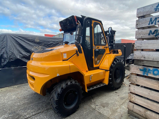 TRUCK FOR SALE - 4WD 3.5 Ton Rough Terrain Forklift