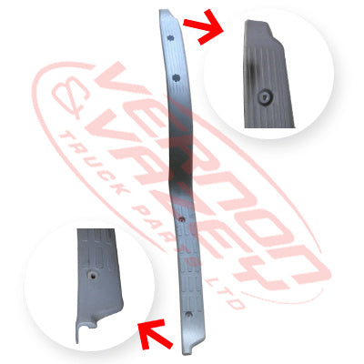8187200-12S - GUARD - KICK TRIM - R/H - W/C - TOYOTA DYNA / HINO DUTRO 2011- GENUINE RECYCLED