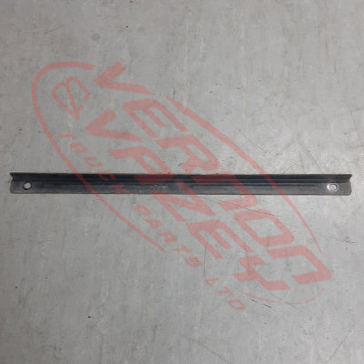 8187290-70S - FRONT BUMPER IRON - CENTRE LOWER SUPPORT BAR- WIDE - TOYOTA DYNA / HINO DUTRO 2011- GENUINE RECYCLED